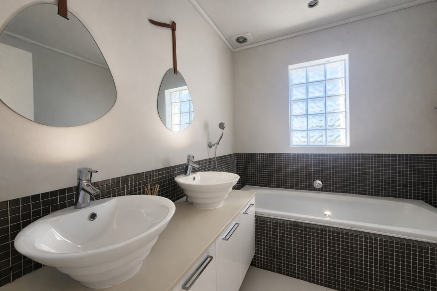2 Bedroom Property for Sale in Plettenberg Bay Central Western Cape